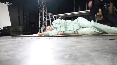 【中文字幕】地下アイドル握手会会场にいた清扫员 さつき芽衣